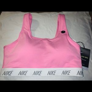 Nwt! Nike sports bra